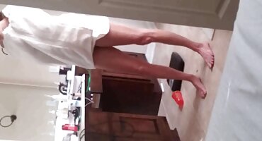 sex học sinh không lông Guy cumshot trên âm hộ lông của cô gái yêu thích sexnhat của mình vào một ngày.